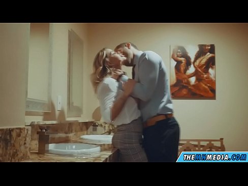 ❤️ Kui rinnakas blondiin võrgutab sind avalikus tualettruumis Anaal porno at porn et.sexera.ru ❌